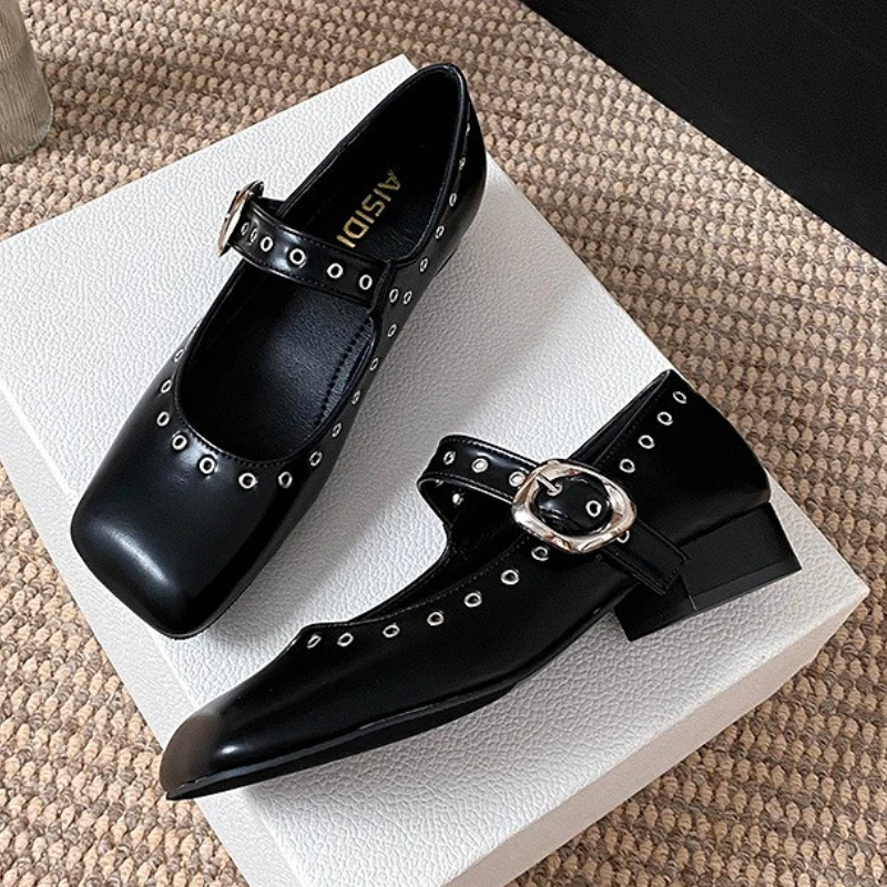 Retro Perçin Düşük Topuk Mary  - Women Shoes Brand incelemesi ve fiyatı